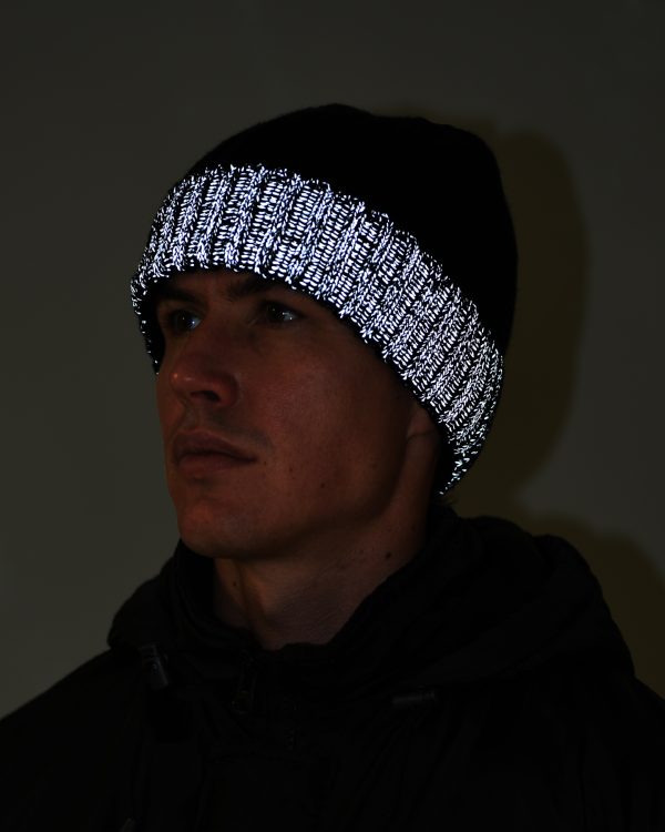 Шапка трикотажная с СВ элементами черная. Арт.156568